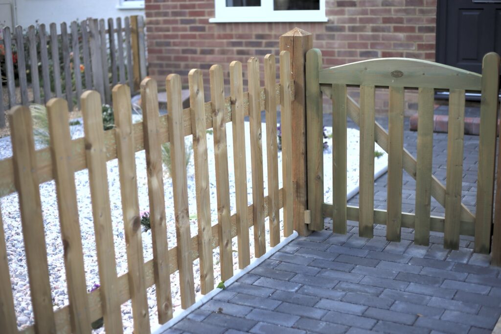Fencing Gates Installer Timber Fencing Fitters Gloucestershire